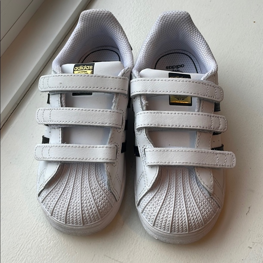 Adidas superstar kids sneaker size US10K